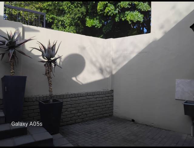57M² BUSINESS TO LET IN BRYANSTON